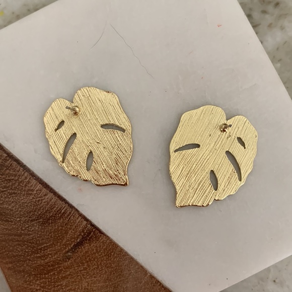 🌟HP🌟 Palm Leaf Earrings - Picture 5 of 6